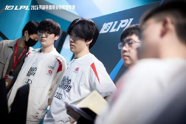 在足球圈引 在足球圈引