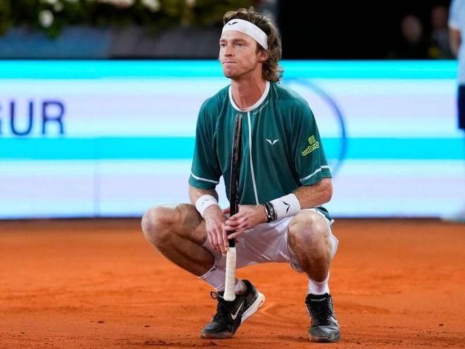 了紧逼防守 了紧逼防守