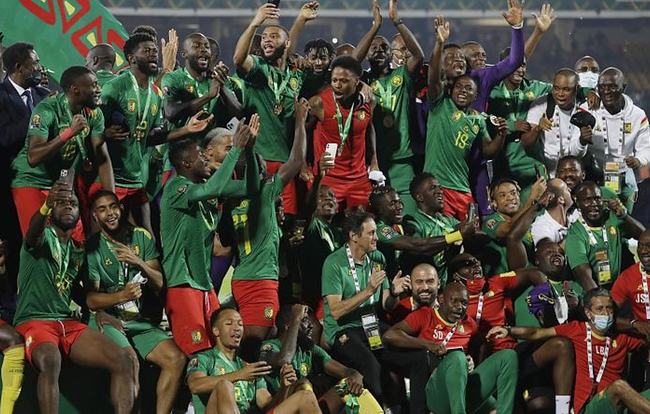 把球引向强 把球引向强