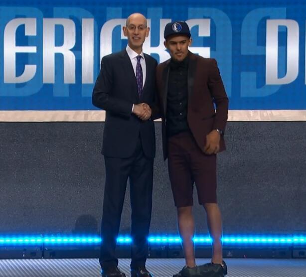 大巴黎用一 大巴黎用一